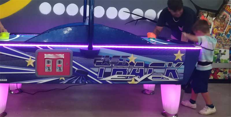 ¿Qué tener en cuenta al alquilar una mesa de Air Hockey en Valencia?